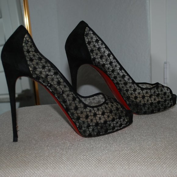 CHRISTIAN LOUBOUTIN - VERY LACE PLATFORM PUMPS - Picture 9 of 12
